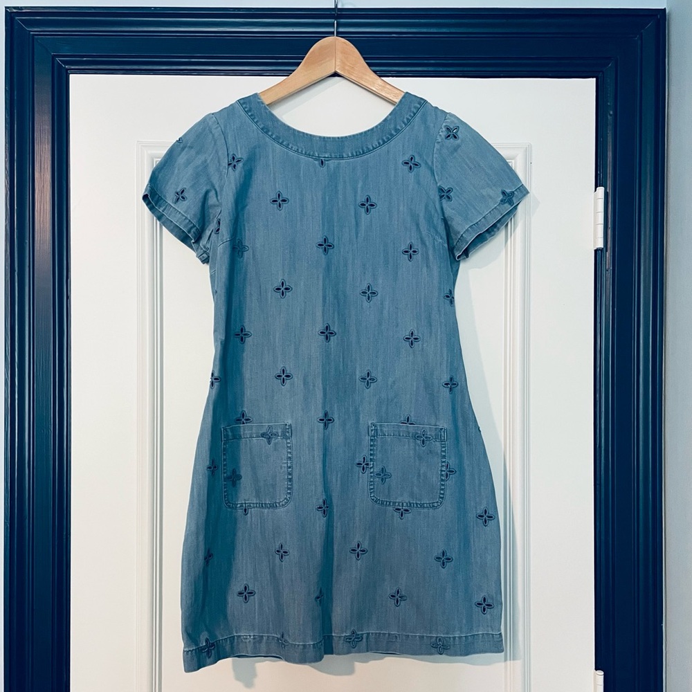 Boden chambray denim eyelet flower shift dress with pockets Sz 6P